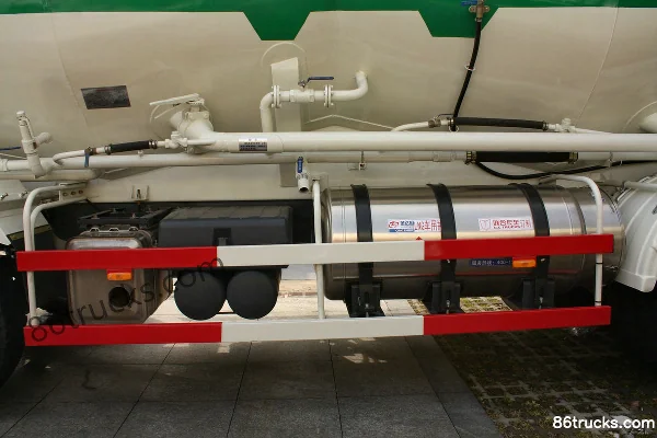 Union Truck U400 400hp 8X4(12 wheels) LNG Powder Material Tanker Truck Chassis (3) | 86Trucks