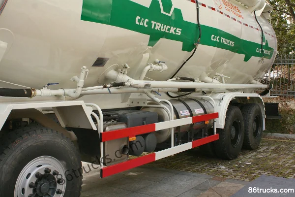 Union Truck U400 400hp 8X4(12 wheels) LNG Powder Material Tanker Truck Chassis (2) | 86Trucks