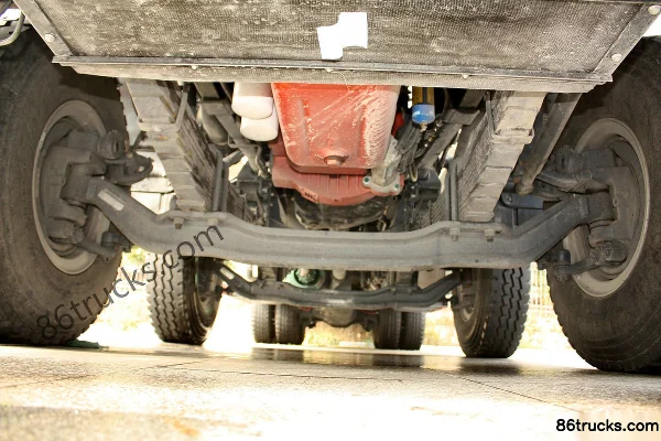 Union Truck U400 400hp 8X4(12 wheels) LNG Powder Material Tanker Truck Chassis (1) | 86Trucks