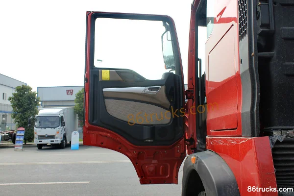 Sinotruk HOWO T5G camion lourd 340 ch 6X4(10 roues) tracteur routier Cabine (1) | 86Trucks