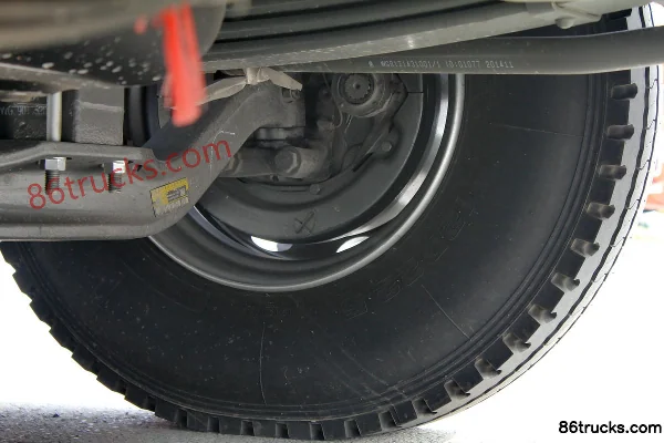 Sinotruk HOWO T5G camion lourd 340 ch 6X4(10 roues) tracteur routier Châssis (3) | 86Trucks