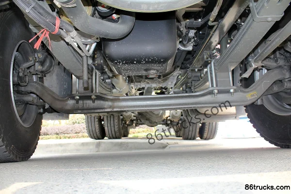 Sinotruk HOWO T5G camion lourd 340 ch 6X4(10 roues) tracteur routier Châssis (1) | 86Trucks