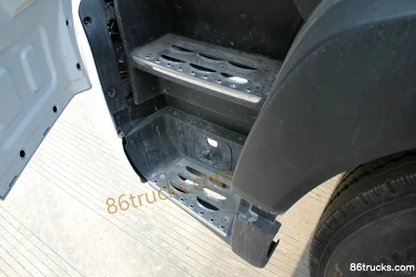Sinotruk HOWO T5G tracteur routier 280 ch 4X2(6 roues) Cabine (2) | 86Trucks