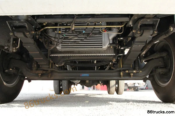 Dongfeng Kaipute N280 116 ch 4X2(6 roues) 4,1 m camion porteur fourgon cabine simple Châssis (1) | 86Trucks