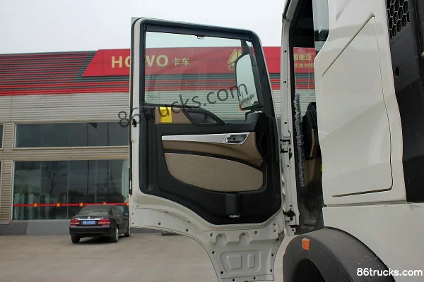 Sinotruk HOWO T5G Heavy Truck 340 hp 8X4(12 wheels) Cargo Truck Chassis Cab (1) | 86Trucks