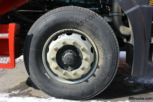 FAW Jiefang J6P camion lourd version leader 420 ch 6X4(10 roues) tracteur routier Châssis (3) | 86Trucks