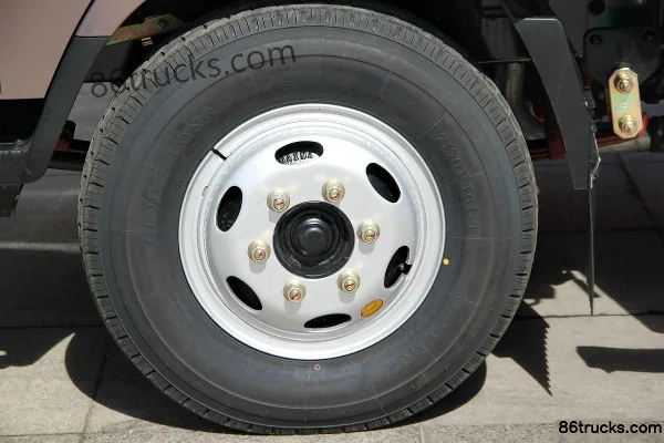 Tangjun Ouling série T3 108 ch 4X2(6 roues) 3,9 m camion léger à ridelles cabine demi-avancée Châssis (3) | 86Trucks