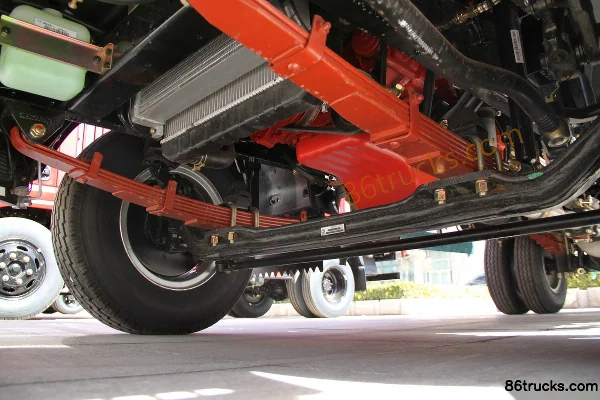 Tangjun Ouling série T3 108 ch 4X2(6 roues) 3,9 m camion léger à ridelles cabine demi-avancée Châssis (2) | 86Trucks