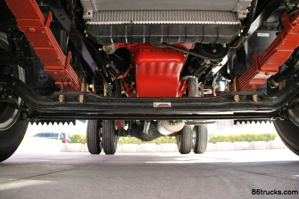 Tangjun Ouling série T3 108 ch 4X2(6 roues) 3,9 m camion léger à ridelles cabine demi-avancée Châssis (1) | 86Trucks