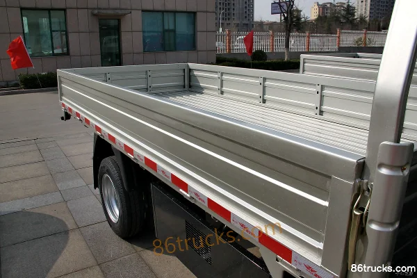 Tangjun Ouling Small BMW 68hp 4X2(6 wheels) 3.5m single-row flatbed micro truck Chassis (1) | 86Trucks