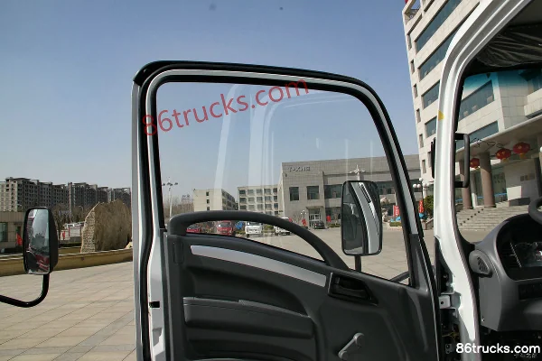 Tangjun Ouling T1 Series 88 hp 4X2(6 wheels) 4.15m Single Row Flatbed Truck Cab (2) | 86Trucks