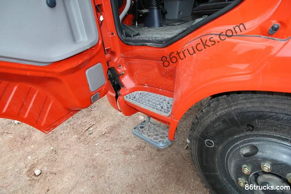 Dongfeng Commercial Vehicle Tianjin Medium Truck 160hp 4X2(6 wheels) 7.5m box cargo truck chassis Cab (1) | 86Trucks