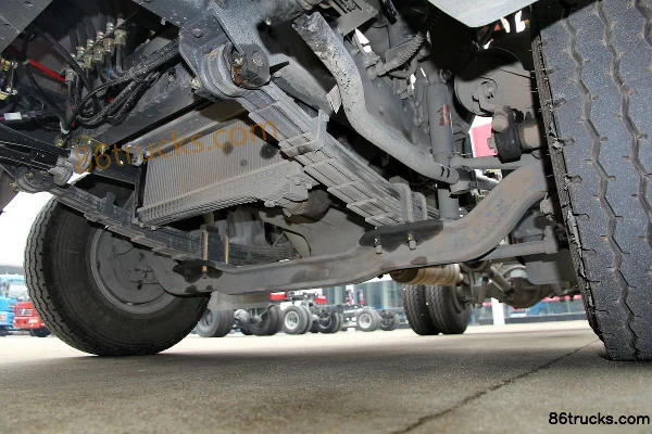 Dongfeng Duolika D6 115 hp 4X2(6 wheels) 3300mm Wheelbase Single Row Light Truck Chassis (3) | 86Trucks