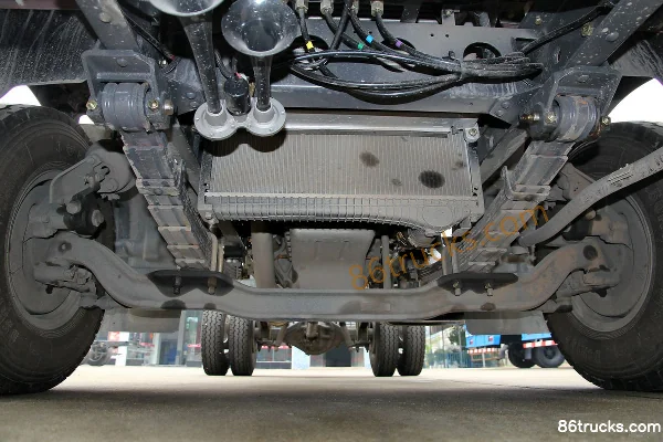 Dongfeng Duolika D6 115 hp 4X2(6 wheels) 3300mm Wheelbase Single Row Light Truck Chassis (1) | 86Trucks