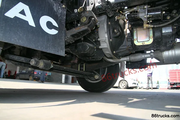 JAC Shuailing H330 120 hp 4X2(6 wheels) 4.18m Single Row Flatbed Light Truck Chassis (2) | 86Trucks
