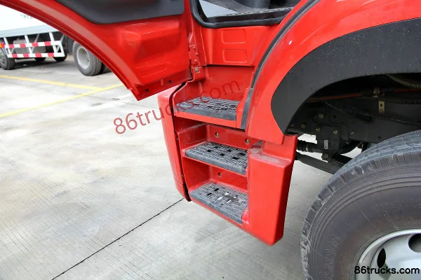 Sinotruk Hohan Heavy Truck 340 hp 4X2(6 wheels) Tractor Truck Cab (2) | 86Trucks