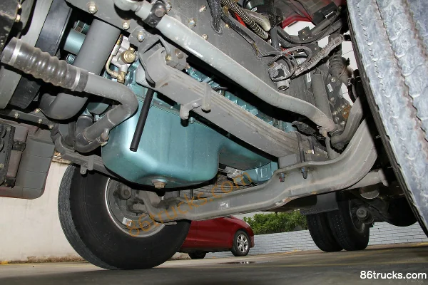 Sinotruk Hohan Heavy Truck 340 hp 4X2(6 wheels) Tractor Truck Chassis (3) | 86Trucks