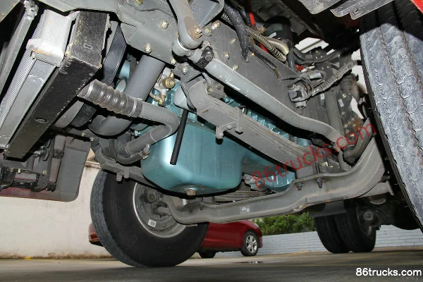 Sinotruk Hohan Heavy Truck 340 hp 4X2(6 wheels) Tractor Truck Chassis (2) | 86Trucks