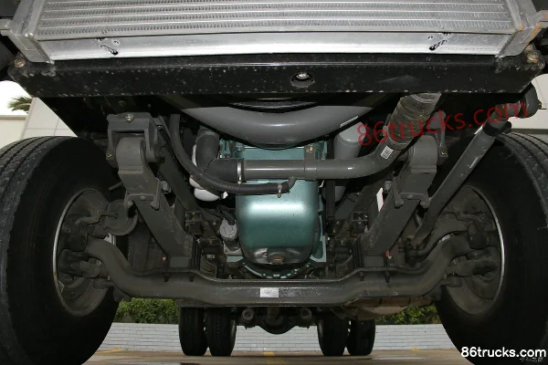 Sinotruk Hohan Heavy Truck 340 hp 4X2(6 wheels) Tractor Truck Chassis (1) | 86Trucks
