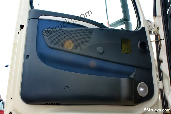 Sinotruk HOWO T7H camion lourd 540 ch 6X4(10 roues) tracteur routier Cabine (3) | 86Trucks