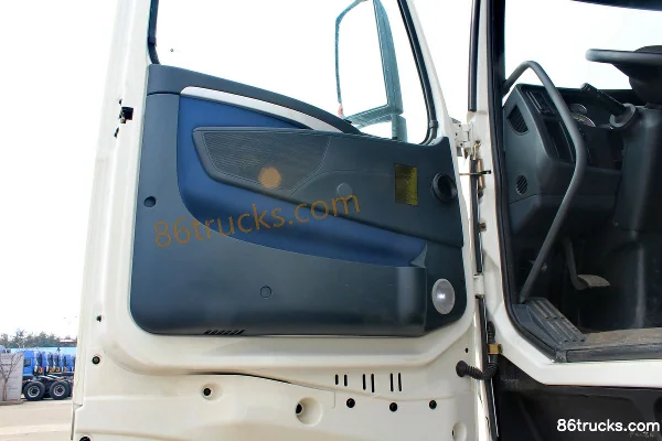 Sinotruk HOWO T7H camion lourd 540 ch 6X4(10 roues) tracteur routier Cabine (2) | 86Trucks