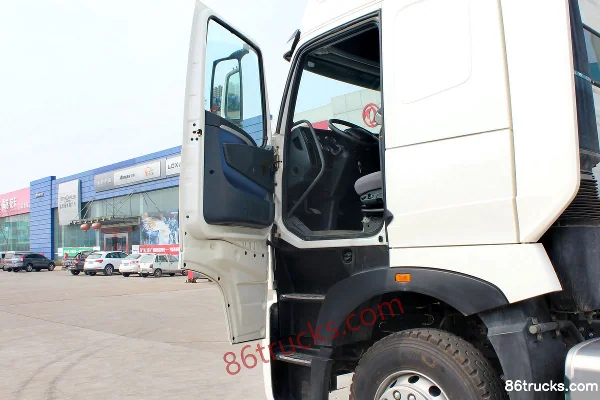 Sinotruk HOWO T7H camion lourd 540 ch 6X4(10 roues) tracteur routier Cabine (1) | 86Trucks