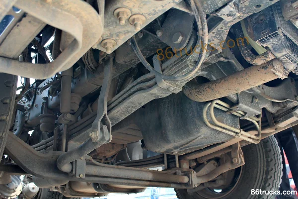 Sinotruk HOWO T7H camion lourd 540 ch 6X4(10 roues) tracteur routier Châssis (2) | 86Trucks