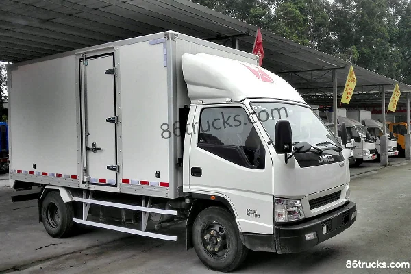 JMC Xin Kaiyun modèle ordinaire 109 ch 4X2(6 roues) 4 m camion léger fourgon simple cabine (large) Extérieur (2) | 86Trucks