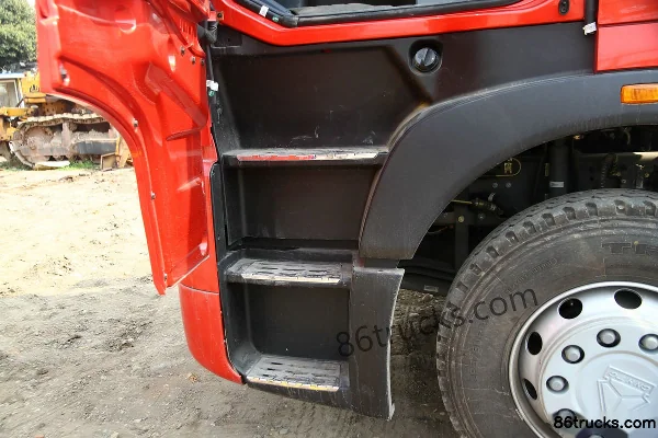 Sinotruk HOWO T7H 440hp 6X4(10 wheels) tractor truck Cab (2) | 86Trucks