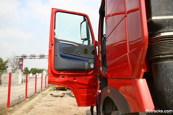 Sinotruk HOWO T7H 440hp 6X4(10 wheels) tractor truck Cab (1) | 86Trucks