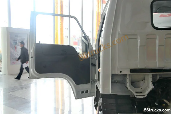 JMC Kaiyun 109 ch 4X2(6 roues) empattement 3360 châssis de camion léger simple cabine (châssis pour fourgon à gaz inflammable) (1) | 86Truck