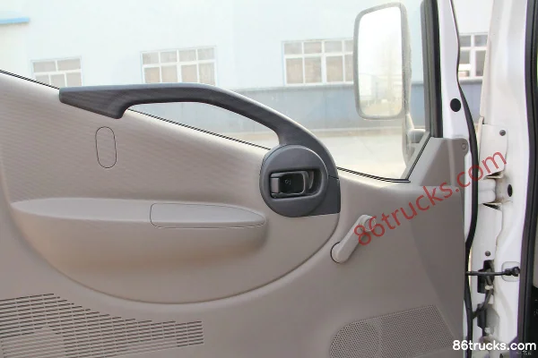 Zhengzhou Nissan Capstar 130 ch 4X2(6 roues) camion frigorifique 4 m Cabine (2) | 86Trucks