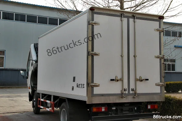 Zhengzhou Nissan Capstar 130 ch 4X2(6 roues) camion frigorifique 4 m Carrosserie (2) | 86Trucks