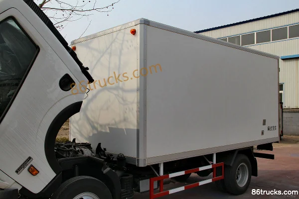 Zhengzhou Nissan Capstar 130 ch 4X2(6 roues) camion frigorifique 4 m Carrosserie (1) | 86Trucks