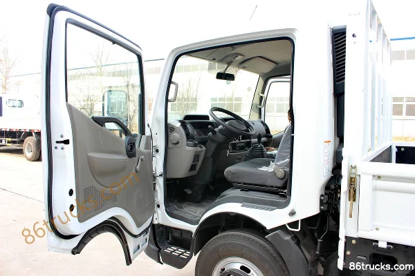 Zhengzhou Nissan Cabstar 130hp 4X2(6 wheels) 3.6m single-row flatbed light truck (1) | 86Trucks