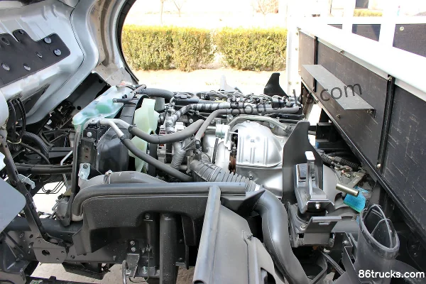 Zhengzhou Nissan Cabstar 130hp 4X2(6 wheels) 3.6m single-row flatbed light truck Chassis (1) | 86Trucks