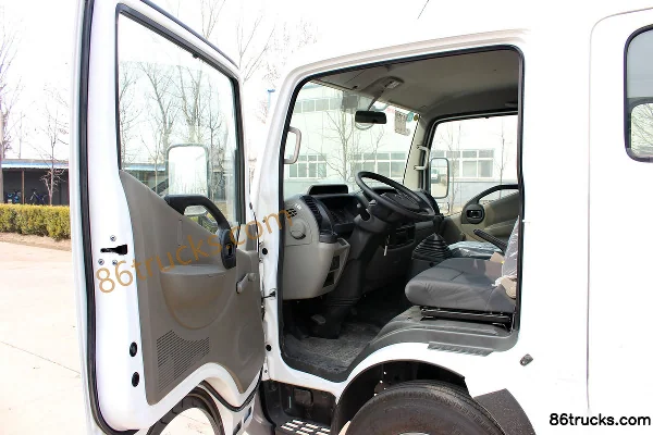Zhengzhou Nissan Cabstar 130hp 4X2(6 wheels) 2.1m double-row flatbed light truck (1) | 86Trucks