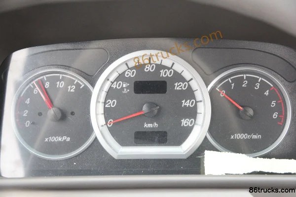 JAC Haoyun 33 95 hp 4X2(6 wheels) 4.18m Single Row Flatbed Light Truck Cab (3) | 86Trucks