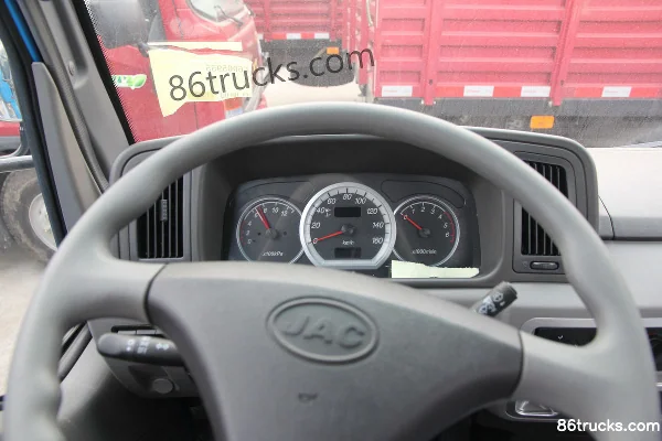 JAC Haoyun 33 95 hp 4X2(6 wheels) 4.18m Single Row Flatbed Light Truck Cab (2) | 86Trucks