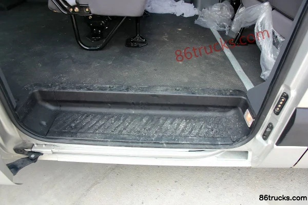 JAC Sunray 5 Series Star Express 120 hp 6-seat Panel Van Cargo Box (2) | 86Trucks