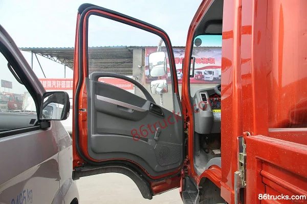 Dayun Aopuli 120hp 4X2(6 wheels) 4.12m Single-row Flatbed Light Truck Cab (1) | 86Trucks