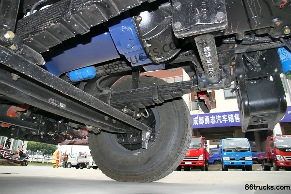 Beiben V3 Heavy Truck 380hp 6X4(10 wheels) LNG Tractor Truck Chassis (3) | 86Trucks