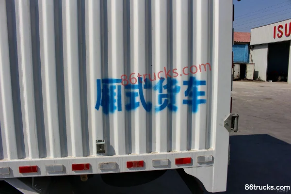 Qingling Isuzu 100P 98 hp 4X2(6 wheels) 4.25m Single Row Van Light Truck Body (3) | 86Trucks
