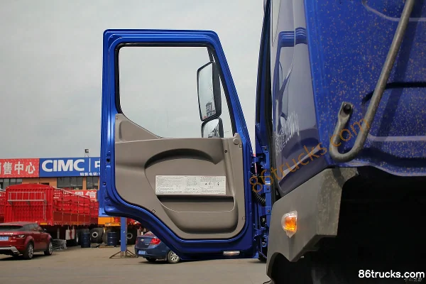 Dongfeng Liuqi Chenglong M5 Heavy Truck 280 hp 4X2(6 wheels) Tractor Truck Cab (1) | 86Trucks