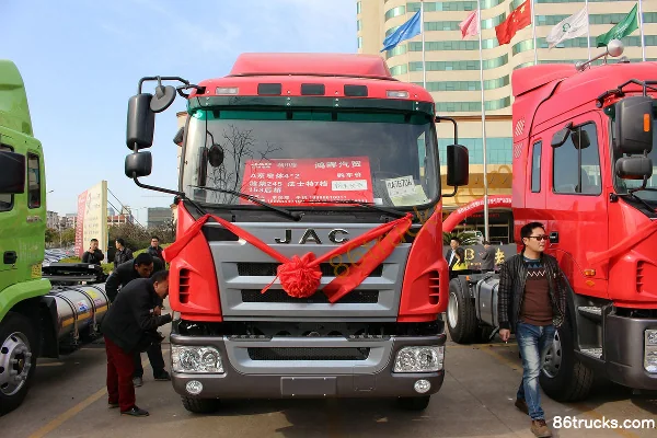 JAC Gallop A3L camion lourd 300 ch 4X2(6 roues) tracteur routier portuaire (cabine étroite) Extérieur (2) | 86Trucks