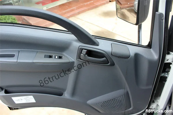 Qingling Isuzu VC46 poids lourd 350 ch 4X2(6 roues) tracteur routier Cabine (3) | 86Trucks