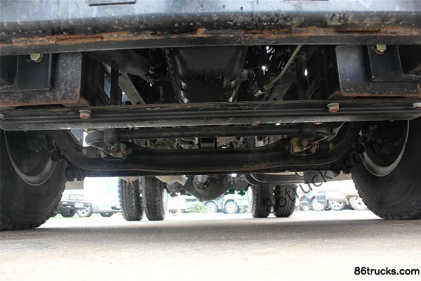 Qingling Isuzu VC46 poids lourd 350 ch 4X2(6 roues) tracteur routier Châssis (2) | 86Trucks