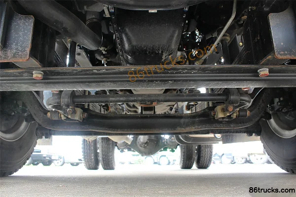Qingling Isuzu VC46 poids lourd 350 ch 4X2(6 roues) tracteur routier Châssis (1) | 86Trucks