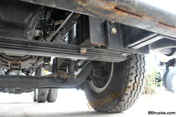 Qingling Isuzu VC46 poids lourd 350 ch 6X4(10 roues) tracteur routier Châssis (2) | 86Trucks