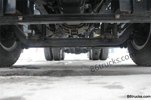 Qingling Isuzu VC46 poids lourd 350 ch 6X4(10 roues) tracteur routier Châssis (1) | 86Trucks